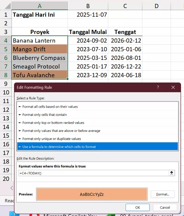 Menandai proyek lewat tenggat dengan conditional formatting.